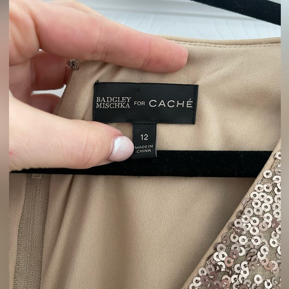 Badgley Mischka Long Sequin Gold Gown. - Picture 6 of 6